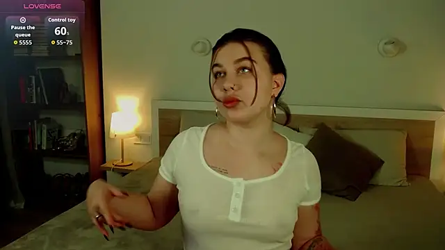 HermioneMoon online show from May 6, 2026, 1:05 pm