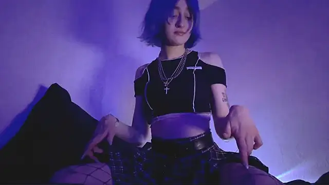 PeachyLuna online show from March 6, 2026, 9:00 pm