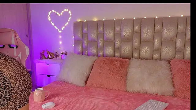 BlossomNicol online show from March 14, 2026, 5:13 am