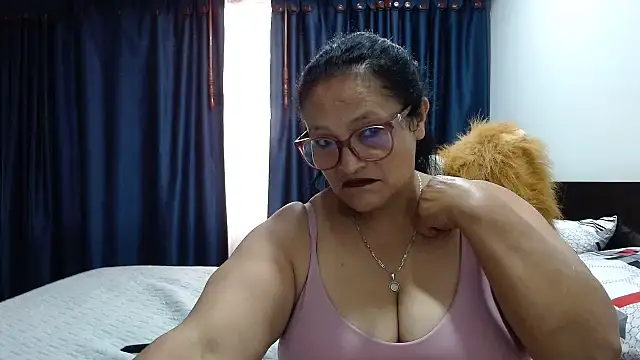  BellaNocturna online show from July 28, 2026, 7:15 pm