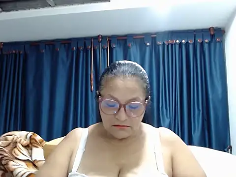  BellaNocturna online show from August 7, 2026, 2:57 am