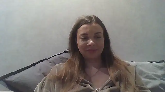 Luna2547 online show from March 18, 2026, 4:32 pm