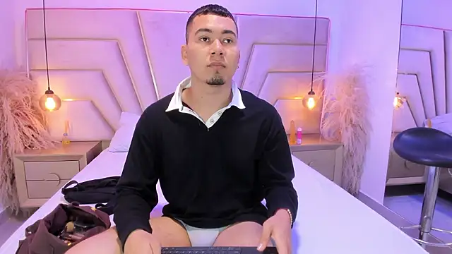 Max Huntter online show from March 7, 2026, 1:24 am