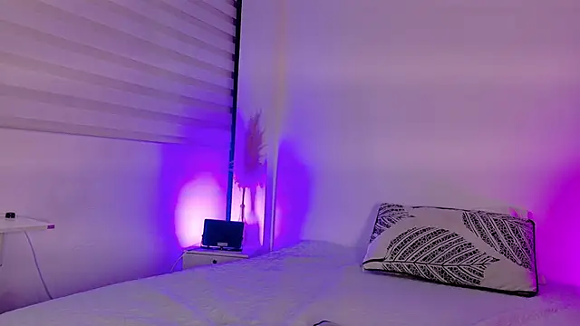 Snapshot of Honey__doll chatting on March 5, 2026, 12:12 pm Honey doll online show from March 5, 2026, 12:12 pm