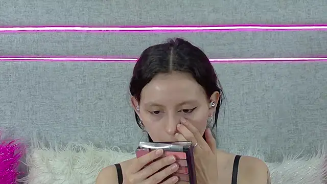 Snapshot of Naomimolie chatting on July 22, 2026, 12:41 pm Naomimolie online show from July 22, 2026, 12:41 pm