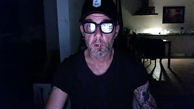 Snapshot of love_save_the_world chatting on June 30, 2026, 4:57 am love save the world online show from June 30, 2026, 4:57 am