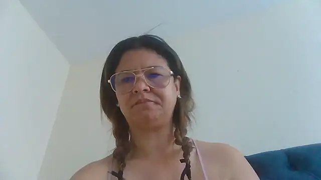 Jiwon Han online show from March 19, 2026, 4:44 pm