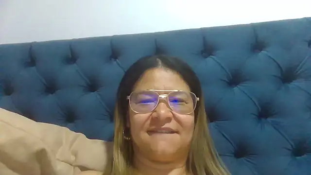 Jiwon Han online show from April 21, 2026, 1:42 am