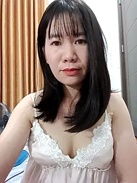Snapshot of Bondgirl_9 chatting on July 17, 2026, 6:35 pm Bondgirl 9 online show from July 17, 2026, 6:35 pm