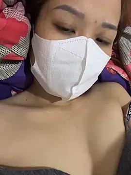 Layla 2x online show from March 8, 2026, 7:01 am