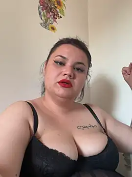julietalovee online show from May 4, 2026, 4:25 pm