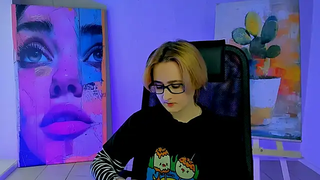 LixeLuna online show from March 4, 2026, 9:37 am