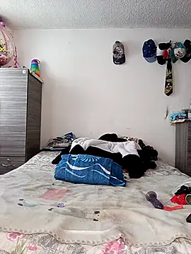 Candy-Blu online show from April 8, 2026, 7:14 pm