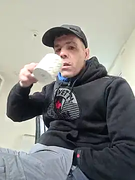 hulllad40 online show from March 5, 2026, 10:00 am