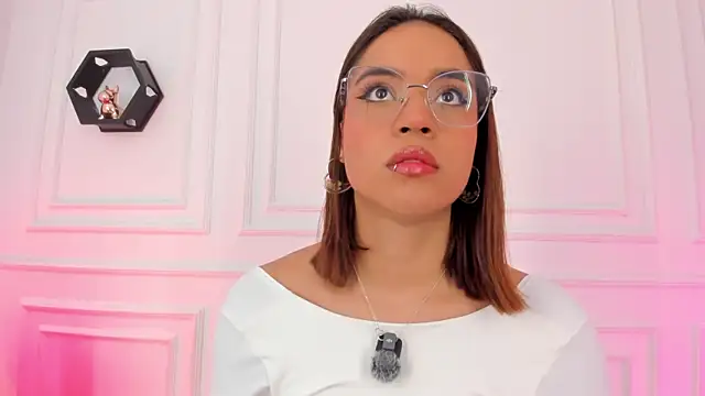 Im Scarlett  online show from July 6, 2026, 5:37 pm
