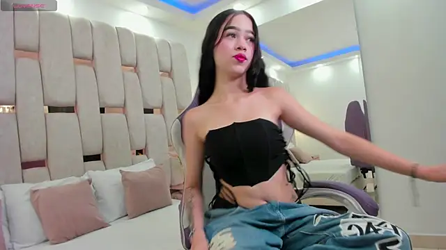 georgina kloss  online show from April 21, 2026, 12:44 pm