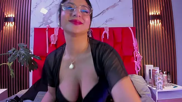 Snapshot of Dianna-Rosse chatting on May 11, 2026, 4:15 pm Dianna-Rosse online show from May 11, 2026, 4:15 pm
