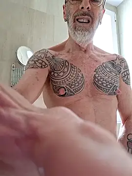 XXX666HEIL online show from May 11, 2026, 10:21 am