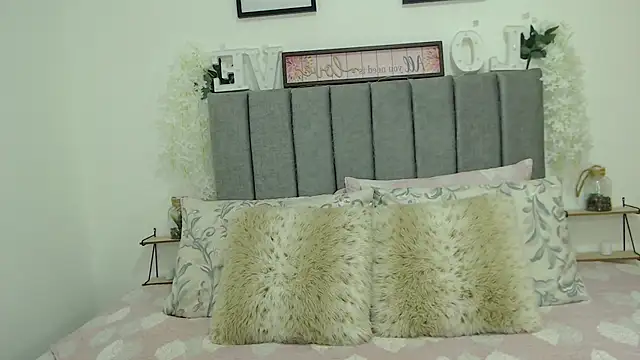 OliviaValentti online show from March 28, 2026, 2:22 am