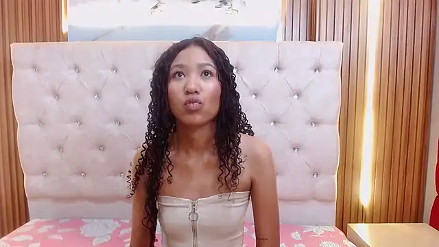 skiaracl202 online show from March 29, 2026, 10:10 pm