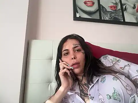 Isalaurensstar online show from April 7, 2026, 7:09 am