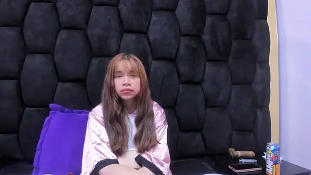 ZoeBarbiee online show from April 4, 2026, 7:17 am