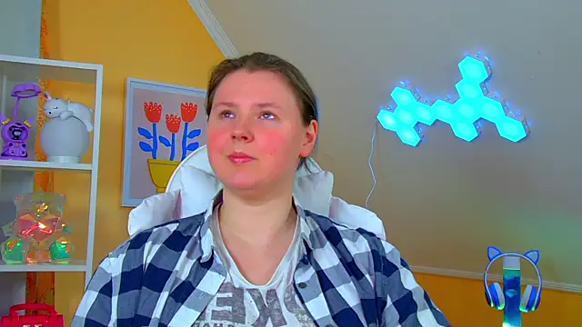 MelodyMoores online show from April 15, 2026, 6:31 am