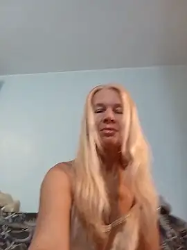 ViktoriaSexi1 online show from June 4, 2026, 8:04 pm