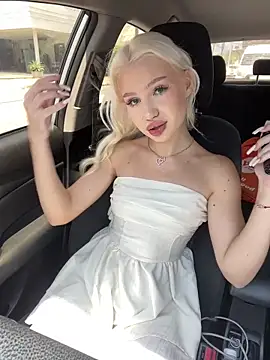 Snapshot of KissAurora_ chatting on March 8, 2026, 5:11 am KissAurora online show from March 8, 2026, 5:11 am