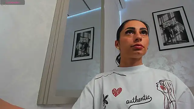 ZeynepX online show from April 23, 2026, 9:28 pm