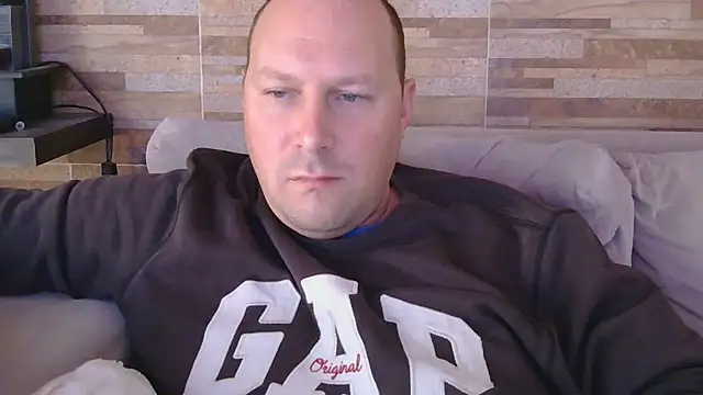 lustonfan online show from June 19, 2026, 11:58 am