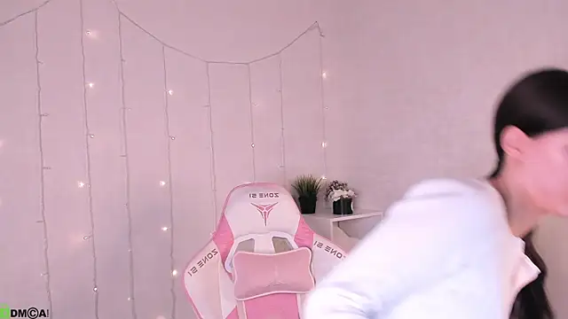 LunaRossaa online show from April 22, 2026, 12:02 am