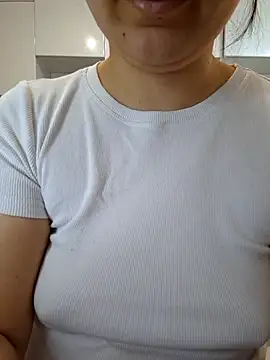 Emi hot1 online show from April 11, 2026, 5:01 am