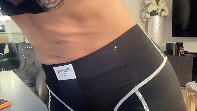 AMBER HARD online show from April 8, 2026, 7:14 pm