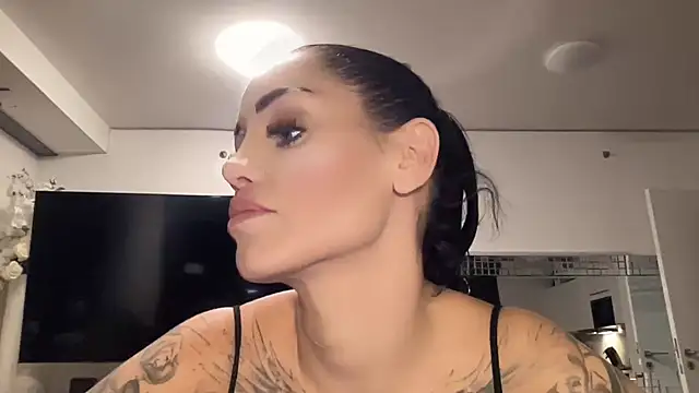 AMBER HARD online show from April 19, 2026, 1:16 am