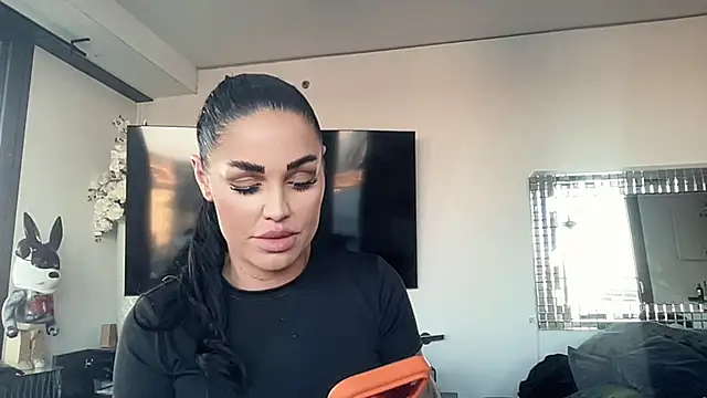 AMBER HARD online show from April 22, 2026, 5:47 pm