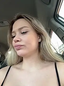 Girl Mia online show from March 6, 2026, 6:54 am