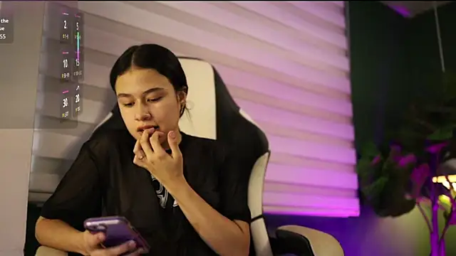 Danaa Rousee  online show from April 4, 2026, 8:39 pm