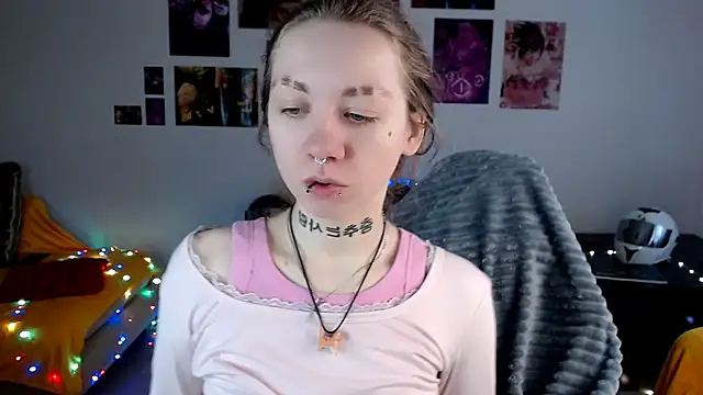 Nica Kawaii online show from April 17, 2026, 9:23 am