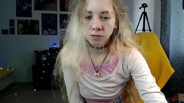 Nica Kawaii online show from April 21, 2026, 9:59 am