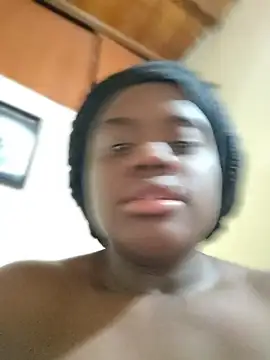 Snapshot of YourLiaa_ chatting on May 3, 2026, 11:05 am YourLiaa online show from May 3, 2026, 11:05 am