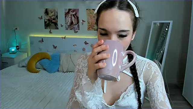 Milly Lane online show from May 15, 2026, 3:13 am