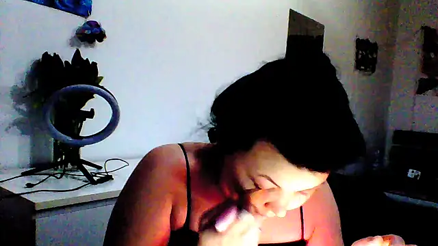 vvikkiii online show from March 7, 2026, 4:26 pm