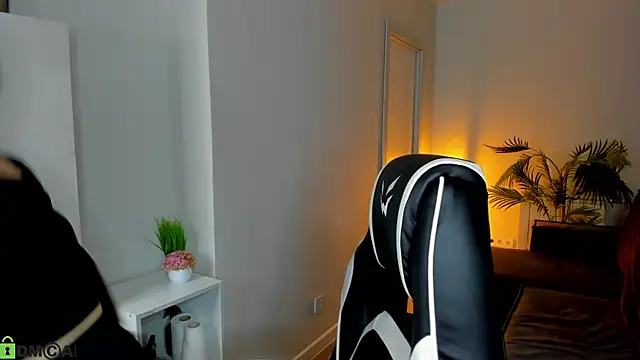 Natasha Shepard online show from March 31, 2026, 1:07 am