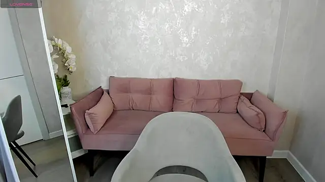 Natasha Shepard online show from April 2, 2026, 6:55 am