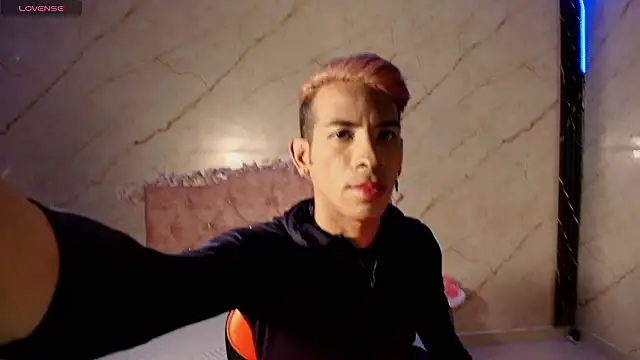 monserrat petite online show from March 10, 2026, 2:44 pm