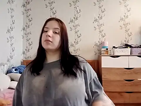 symmetryinvoid online show from April 3, 2026, 5:49 am