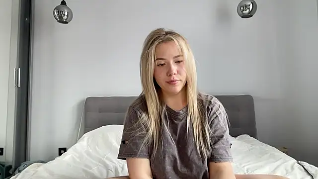 Snapshot of alyrasun chatting on July 28, 2026, 9:37 am alyrasun online show from July 28, 2026, 9:37 am
