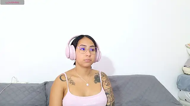Snapshot of vanessaadol chatting on July 1, 2026, 10:50 am vanessaadol online show from July 1, 2026, 10:50 am