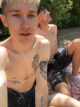 AlphaTwinks online show from April 4, 2026, 11:29 am